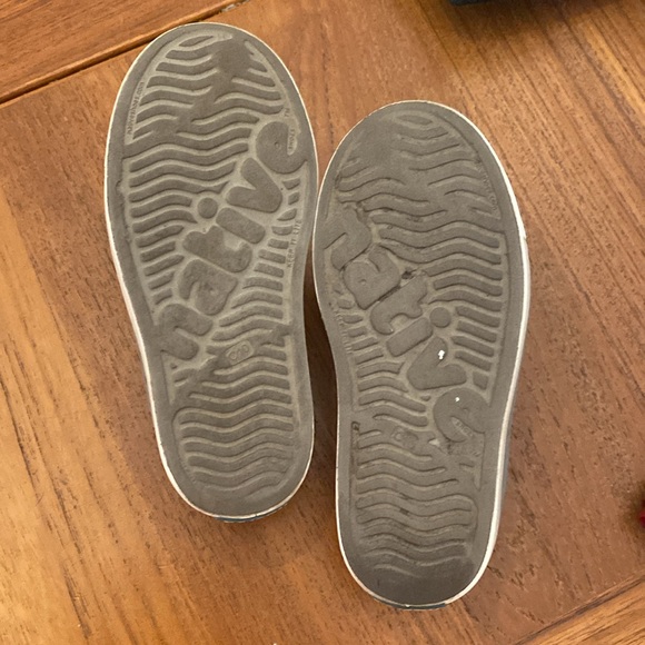 Native Shoes - Picture 3 of 5